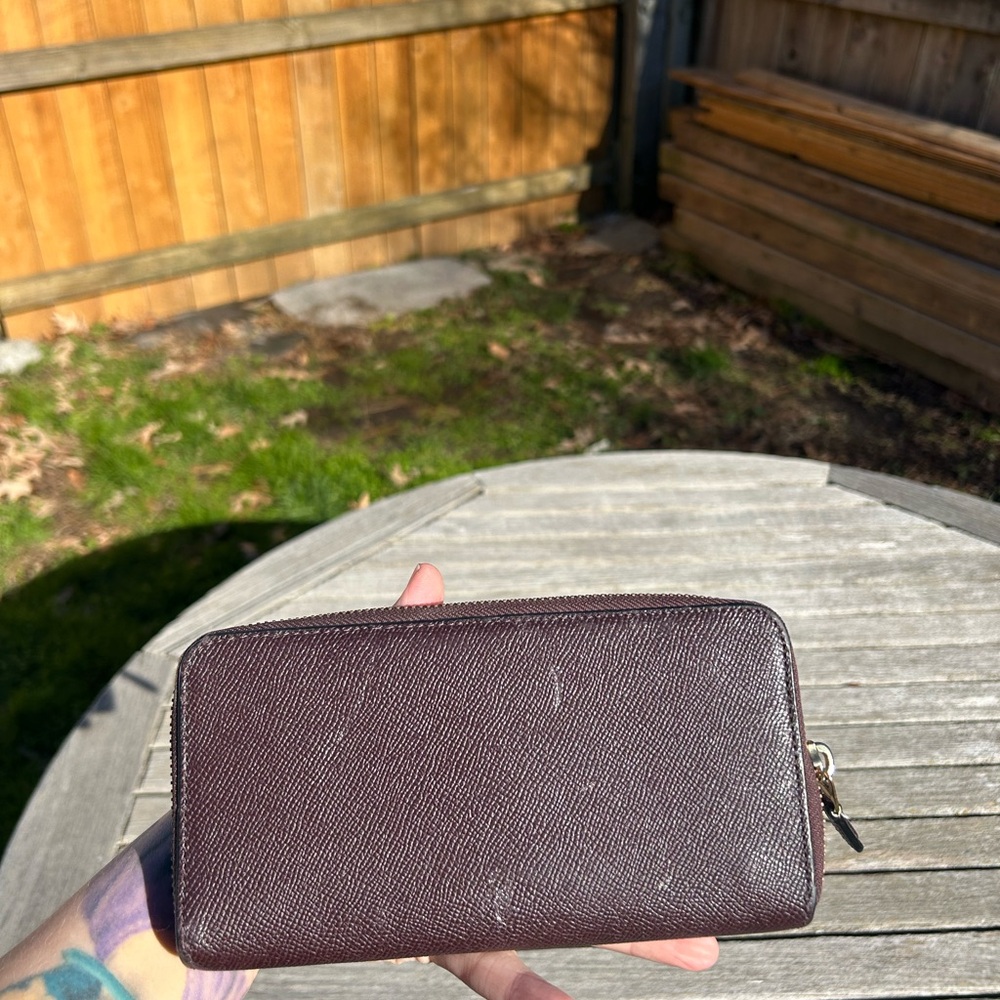Coach Dark Burgundy‎ Crossgrain Leather Accordion ZipAround Phone Wallet - Picture 3 of 6